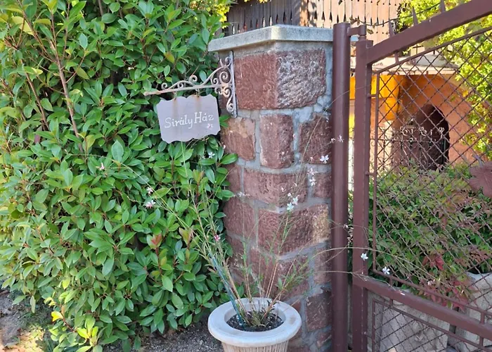 Siraly Haz Apartment